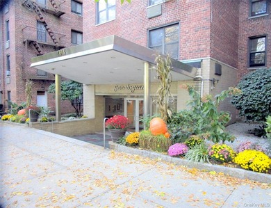 Location, location, location! The Saratogian complex, Woodlawn - photo 2