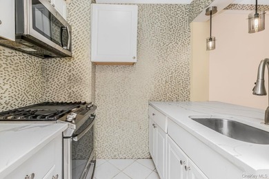 Location, location, location! The Saratogian complex, Woodlawn - photo 5
