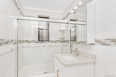 Location, location, location! The Saratogian complex, Woodlawn - photo 6