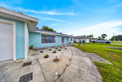 You can have a canal that is connected to the St. Lucie River - photo 40