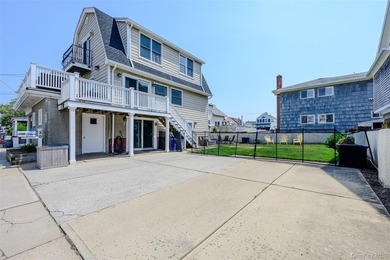Enjoy the ultimate coastal lifestyle in this exceptional - photo 2