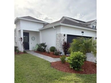Newly Built in 2023, 3/2/2 Lake Front Home with many upgrades - photo 2