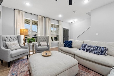Beautifully designed with a bright, open layout and modern - photo 6