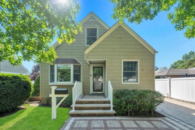This beautifully renovated Cape in Oceanside offers 3 bedrooms - photo 1