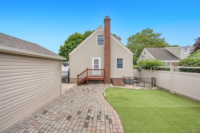 This beautifully renovated Cape in Oceanside offers 3 bedrooms - photo 7