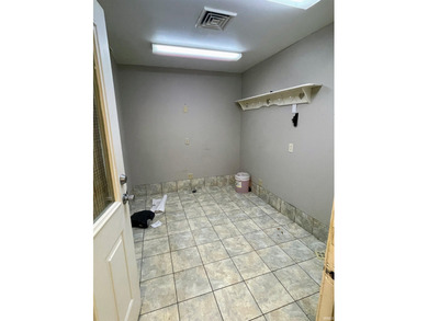 Easily converted space with endless possibilities. This