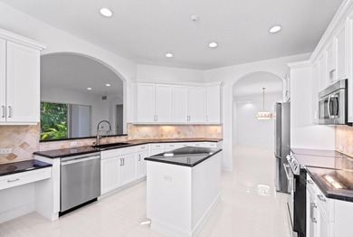 Rarely available first-floor villa in the highly sought-after - photo 13