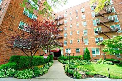 Rarely Available High-Floor 2-Bedroom in Prime Forest Hills - photo 14