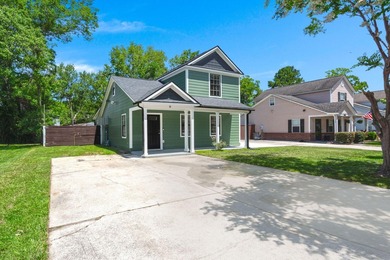 Stop searching ,your home in the heart of West Ashley located in - photo 2