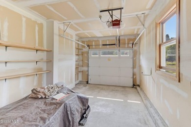 Located in the heart of Guilderland, this three-bedroom - photo 31