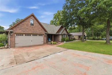 Welcome to one of the area's most desirable lakeside - photo 2