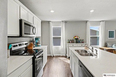 Built in 2022, this beautifully maintained 3-bedroom, 3-bath - photo 8