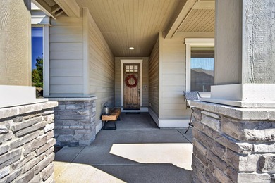 Single-level home, clear mountain views overlooking the 1st - photo 11