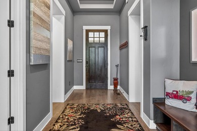 Single-level home, clear mountain views overlooking the 1st - photo 12