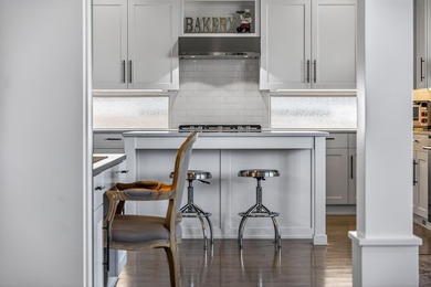 Single-level home, clear mountain views overlooking the 1st - photo 24