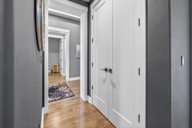 Single-level home, clear mountain views overlooking the 1st - photo 37