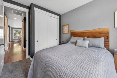 Single-level home, clear mountain views overlooking the 1st - photo 40