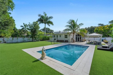 YOUR DREAM HOME AWAITS! Immerse in natural light in this 3/2 - photo 3