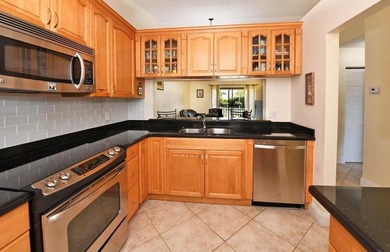 Beautiful all-ages condo in a prime central Boca Raton location - photo 4