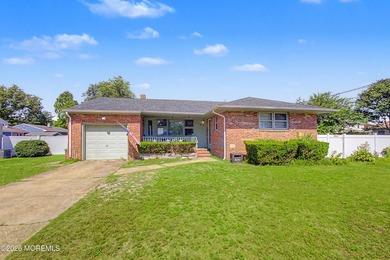 Opportunity awaits in the highly desirable Lake Riviera section - photo 1