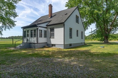 This Cape Cod is the perfect Northern Neck retreat, located just - photo 2