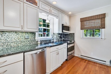 Rare opportunity to own this spacious, beautifully updated brick - photo 3