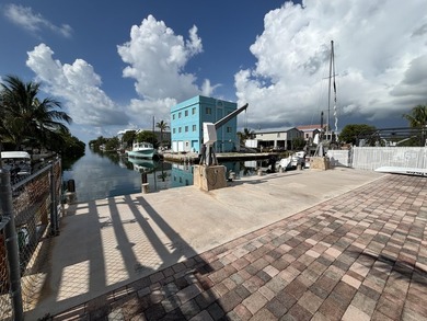 Calling all Boaters! Elevated 3 bed, 2 bath home with 50 FT - photo 4