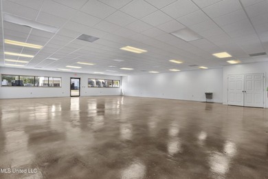 Versatile 4,050 SqFt Commercial Building in a Prime Location! - photo 3