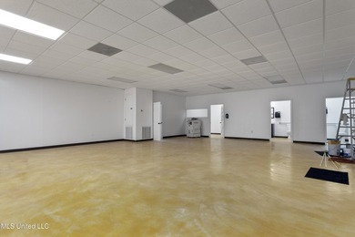 Versatile 4,050 SqFt Commercial Building in a Prime Location! - photo 5