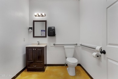 Versatile 4,050 SqFt Commercial Building in a Prime Location! - photo 7