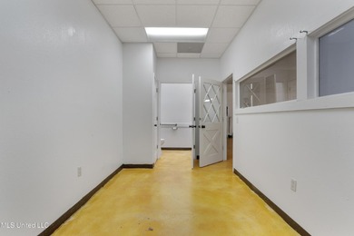Versatile 4,050 SqFt Commercial Building in a Prime Location! - photo 9