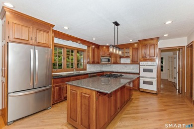Welcome to this beautiful, private retreat at 15 Woodland Drive - photo 13
