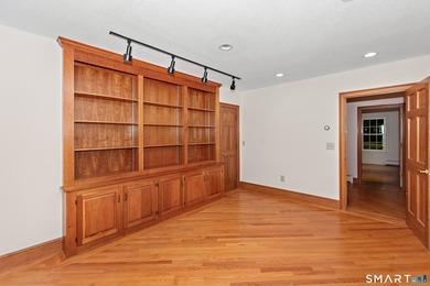 Welcome to this beautiful, private retreat at 15 Woodland Drive - photo 17