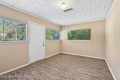Calling all investors and savvy buyers! This 3-bedroom, 2-bath - photo 8