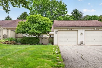 GATED. RELAXING. EASY-LIVINGe enjoy lake life in this recently - photo 1