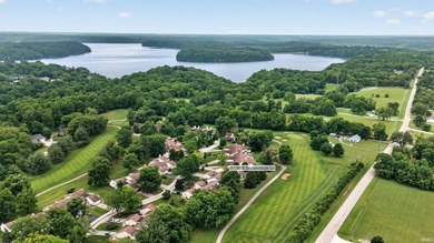 GATED. RELAXING. EASY-LIVINGe enjoy lake life in this recently - photo 2