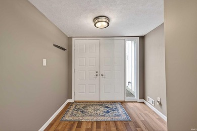 GATED. RELAXING. EASY-LIVINGe enjoy lake life in this recently - photo 6