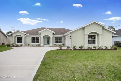 This Beautiful Courtyard Willow Home features an oversized - photo 2