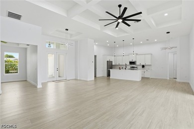 Welcome to your luxury waterfront retreat in the heart of - photo 4
