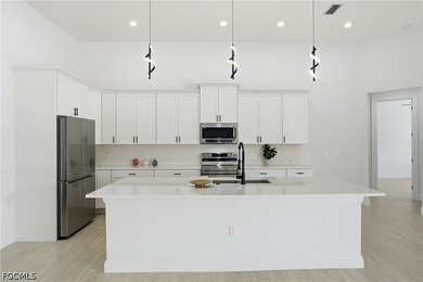 Welcome to your luxury waterfront retreat in the heart of - photo 8
