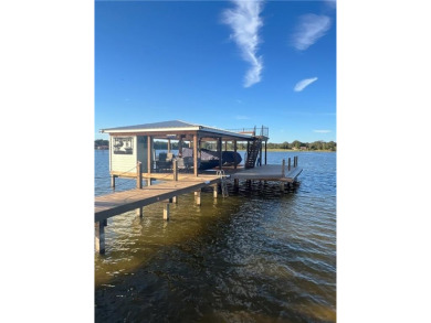 GORGEOUS HOME-400 FEET WATERFRONT-LAKE LIMESTONE! TWO-STORY BOAT - Lake Home For Sale in Thornton, Texas