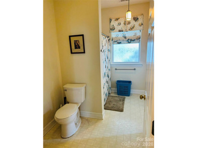This charming 1-BR, 1 BTH all-brick end-unit in The Terraces - photo 11