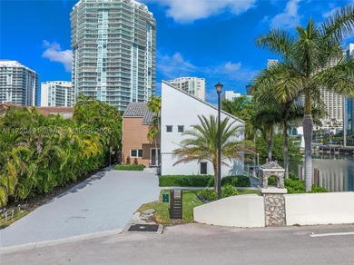 A DREAM HOME !! STUNNING NEW RENOVATIONS MODERN 4 BED / 3 BATH - photo 2
