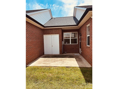 This charming 1-BR, 1 BTH all-brick end-unit in The Terraces - photo 15