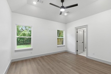 *** $5,000 seller concession toward buyer closing costs! Don't - photo 16