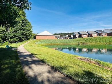 This charming 1-BR, 1 BTH all-brick end-unit in The Terraces - photo 18
