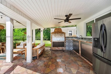 Welcome home! Fully renovated hidden gem in the double gated - photo 22