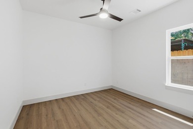 *** $5,000 seller concession toward buyer closing costs! Don't - photo 23