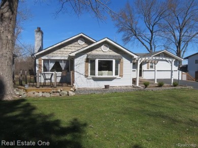 Sylvan Lake Home Sale Pending in Waterford Michigan