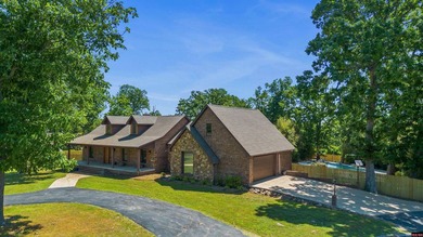 All-brick home offering space, privacy, and amenities! This - photo 2